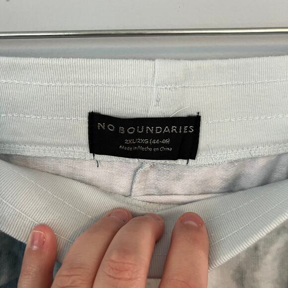 No Boundaries Blue & White Tie Dye Pull On Shorts Plus Size 2X / 44 - 46 - Picture 4 of 7